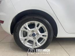 FORD - FIESTA - 2014/2015 - Branca - R$ 45.900,00