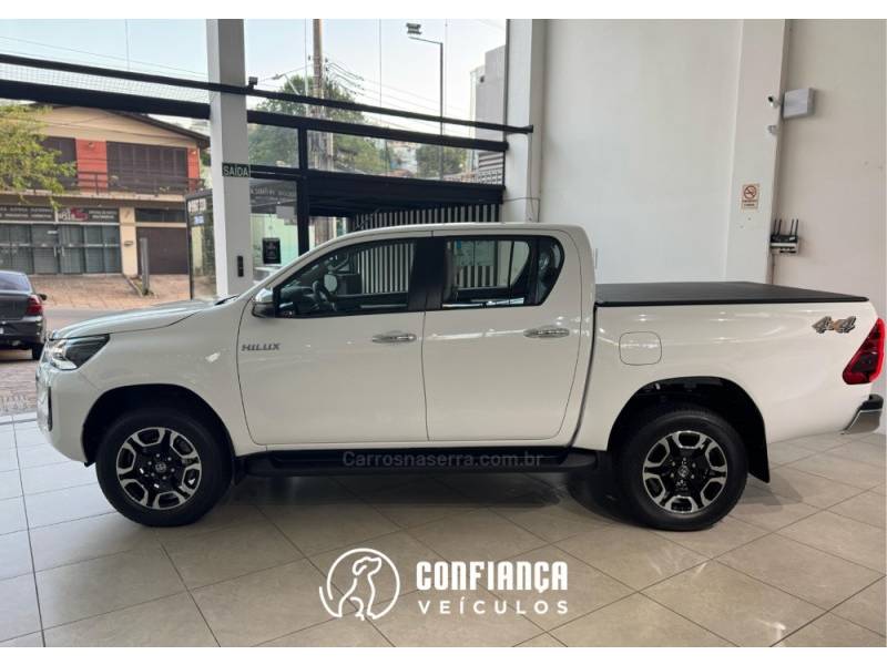 TOYOTA - HILUX - 2024/2024 - Branca - R$ 285.900,00