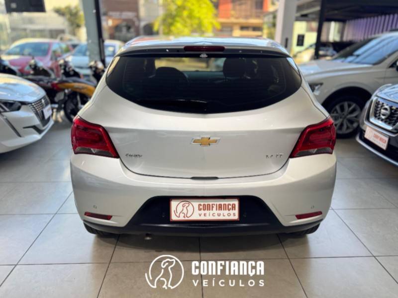 CHEVROLET - ONIX - 2018/2019 - Prata - R$ 62.900,00