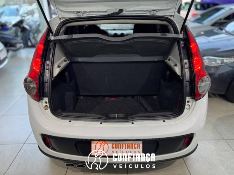 FIAT - PALIO - 2013/2013 - Branca - R$ 42.900,00