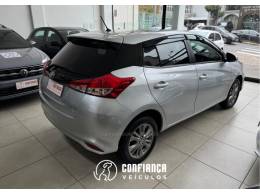 TOYOTA - YARIS - 2021/2022 - Preta - R$ 84.900,00