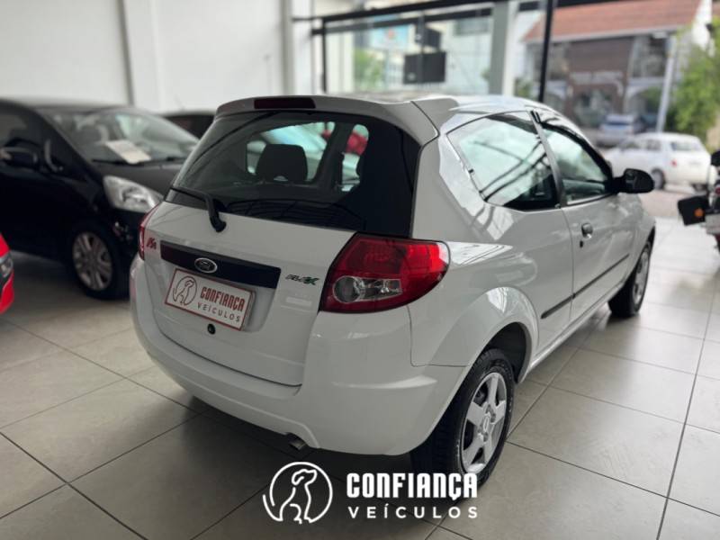 FORD - KA - 2008/2009 - Branca - R$ 22.900,00