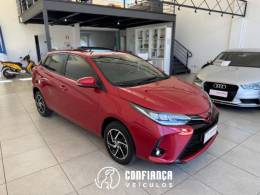 TOYOTA - YARIS - 2022/2023 - Vermelha - R$ 96.900,00