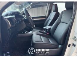 TOYOTA - HILUX - 2024/2024 - Branca - R$ 285.900,00