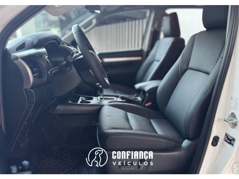 TOYOTA - HILUX - 2024/2024 - Branca - R$ 285.900,00