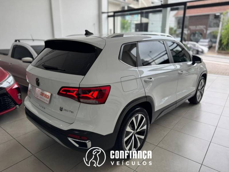 VOLKSWAGEN - TAOS - 2022/2022 - Branca - R$ 151.900,00