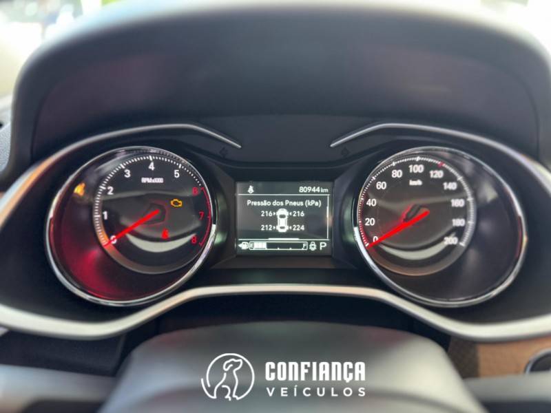 CHEVROLET - ONIX - 2022/2023 - Prata - R$ 87.900,00