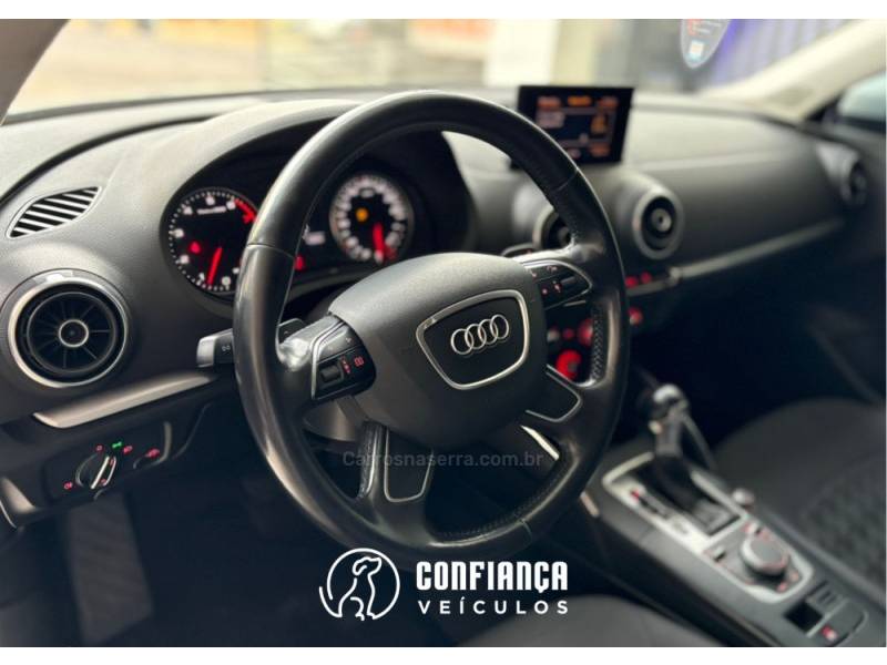 AUDI - A3 - 2014/2014 - Prata - R$ 74.900,00