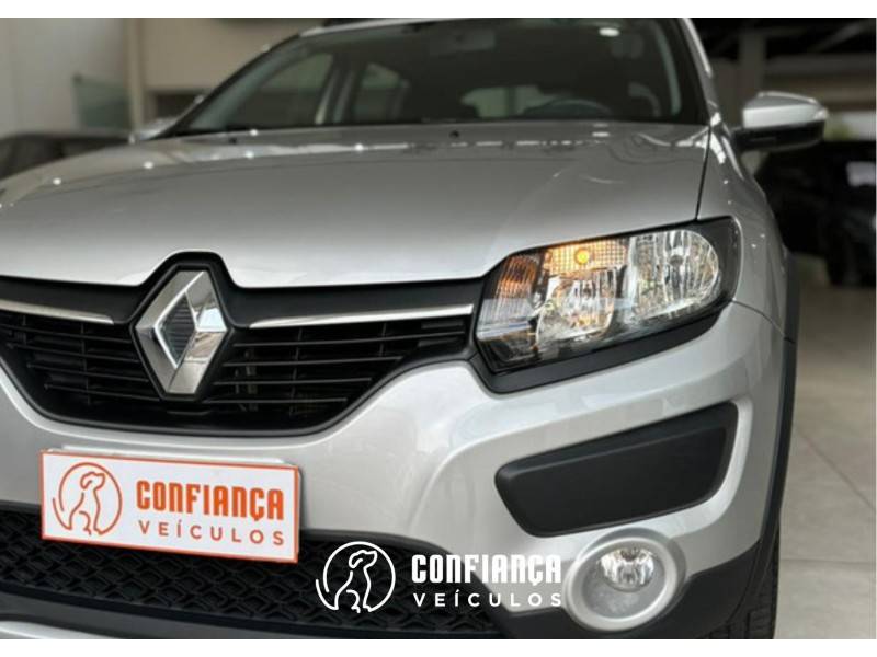 RENAULT - SANDERO - 2018/2019 - Prata - R$ 54.900,00