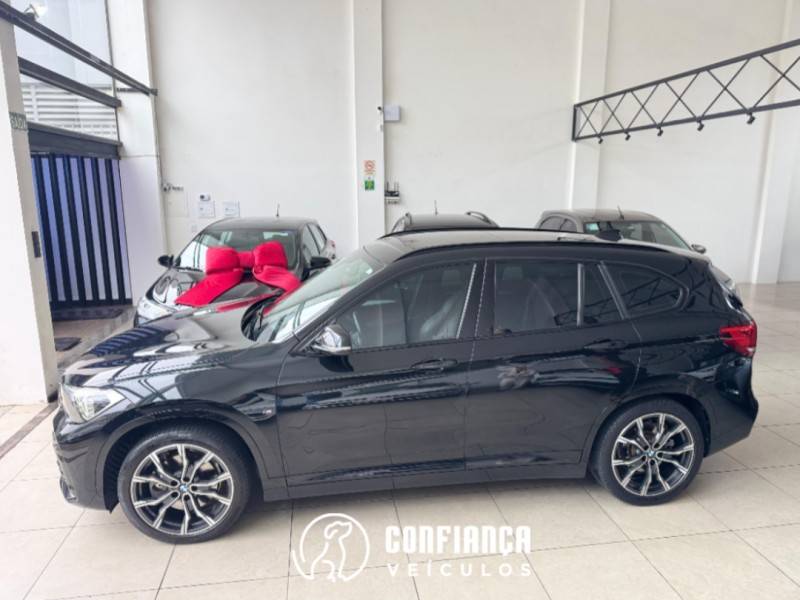 BMW - X1 - 2020/2021 - Preta - R$ 194.900,00