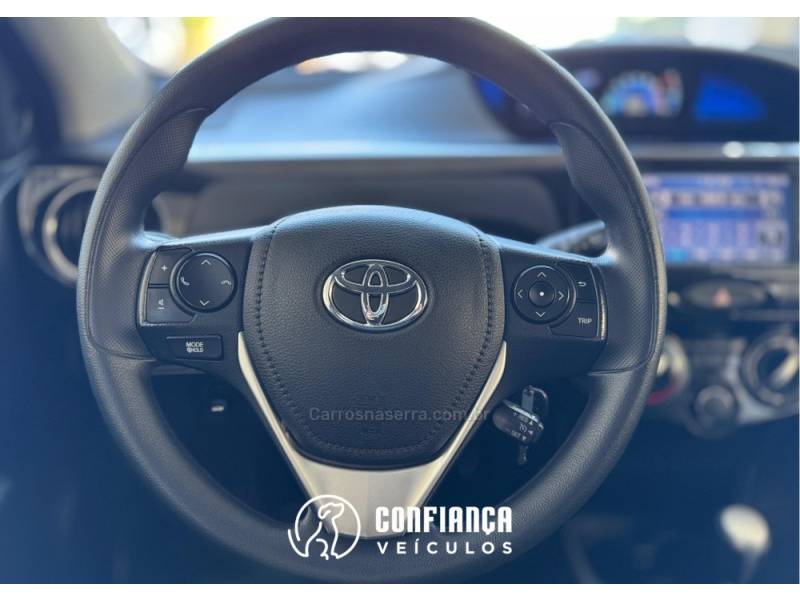 TOYOTA - ETIOS - 2017/2018 - Vermelha - R$ 61.900,00