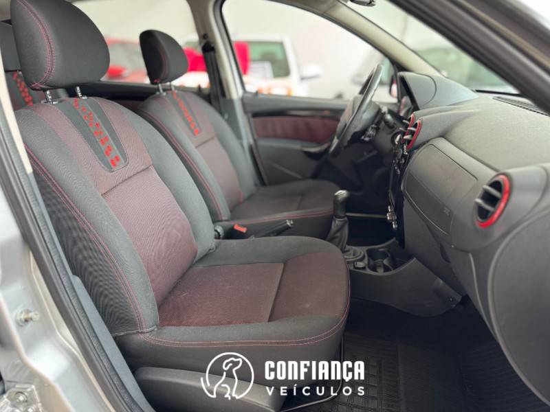 RENAULT - SANDERO - 2013/2014 - Prata - R$ 44.900,00