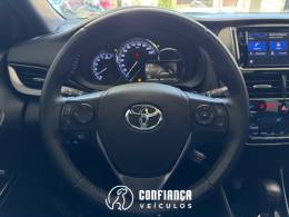 TOYOTA - YARIS - 2022/2023 - Vermelha - R$ 96.900,00