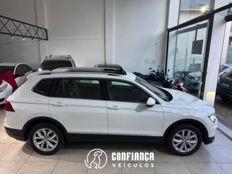 VOLKSWAGEN - TIGUAN - 2018/2019 - Branca - R$ 119.900,00