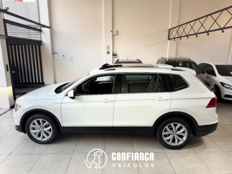VOLKSWAGEN - TIGUAN - 2018/2019 - Branca - R$ 119.900,00