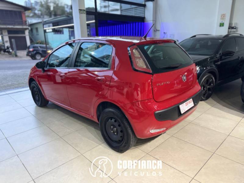 FIAT - PUNTO - 2014/2015 - Vermelha - R$ 45.500,00