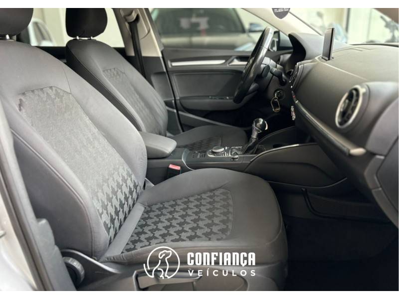 AUDI - A3 - 2014/2014 - Prata - R$ 71.900,00