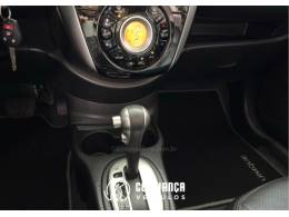 NISSAN - VERSA - 2016/2017 - Branca - R$ 61.900,00