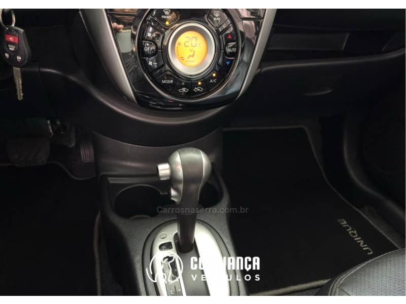 NISSAN - VERSA - 2016/2017 - Branca - R$ 61.900,00