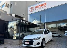 CHEVROLET - ONIX - 2020/2020 - Branca - R$ 65.900,00