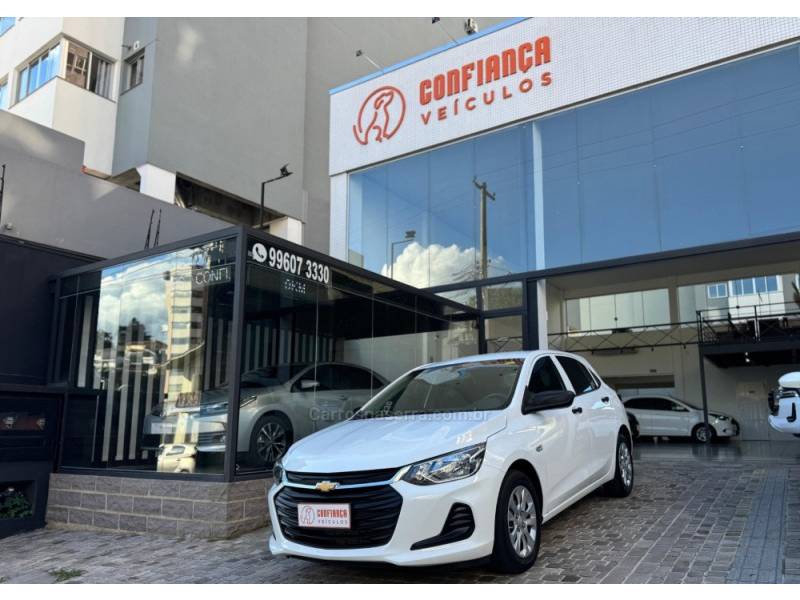 CHEVROLET - ONIX - 2020/2020 - Branca - R$ 65.900,00