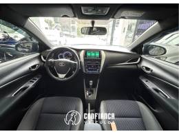TOYOTA - YARIS - 2020/2021 - Prata - R$ 84.900,00