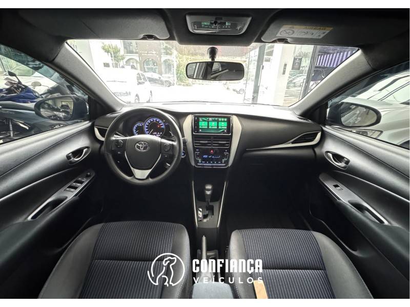 TOYOTA - YARIS - 2020/2021 - Prata - R$ 84.900,00