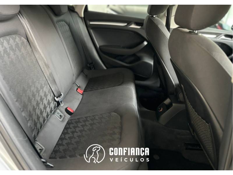 AUDI - A3 - 2014/2014 - Prata - R$ 74.900,00