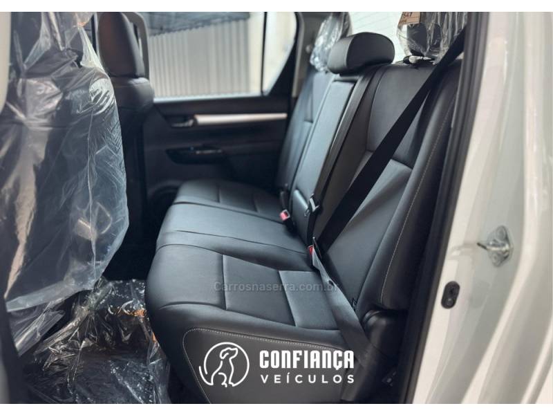 TOYOTA - HILUX - 2024/2024 - Branca - R$ 285.900,00