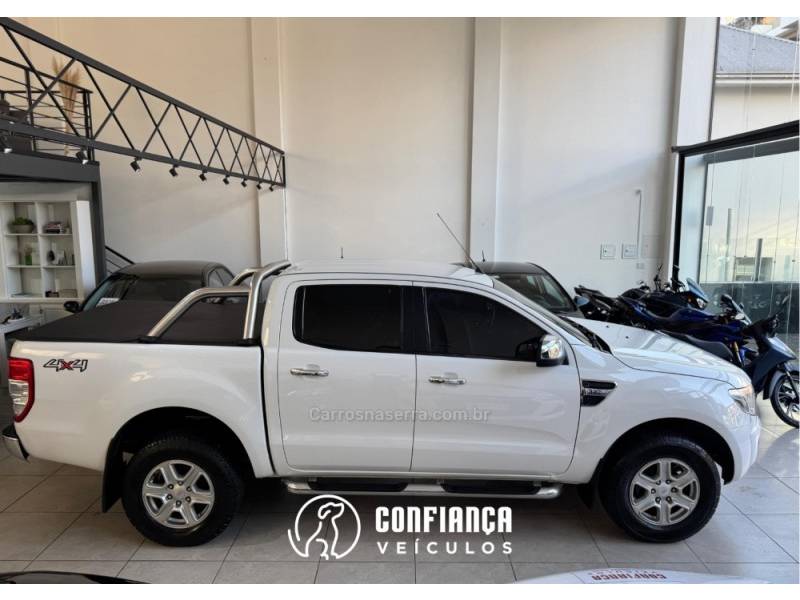FORD - RANGER - 2012/2013 - Branca - R$ 99.900,00