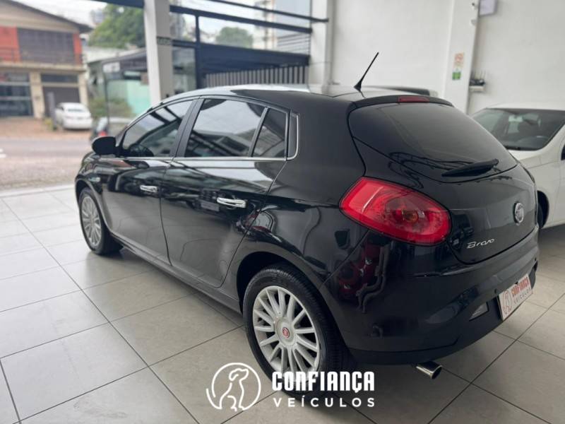 FIAT - BRAVO - 2011/2012 - Preta - R$ 33.900,00