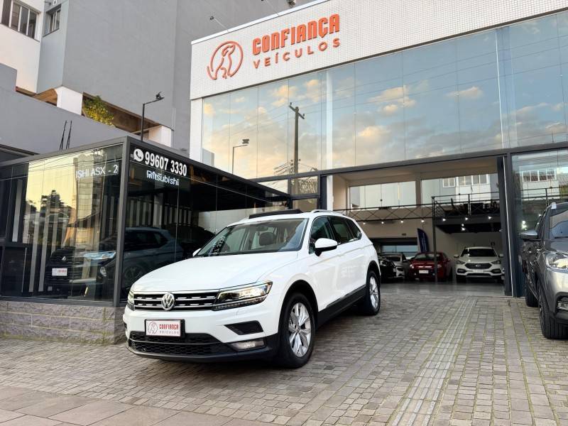 VOLKSWAGEN - TIGUAN - 2018/2019 - Branca - R$ 119.900,00