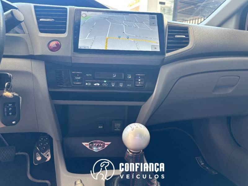 HONDA - CIVIC - 2013/2014 - Prata - R$ 68.900,00