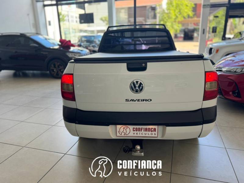 VOLKSWAGEN - SAVEIRO - 2013/2014 - Branca - R$ 46.900,00