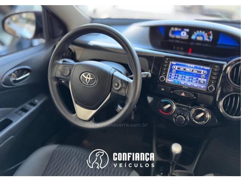 TOYOTA - ETIOS - 2017/2018 - Vermelha - R$ 61.900,00