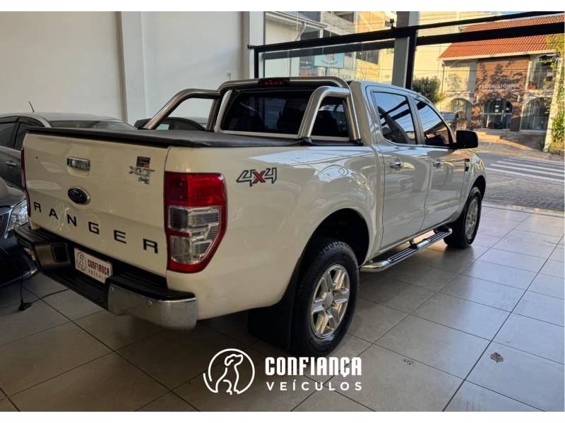 FORD - RANGER - 2012/2013 - Branca - R$ 99.900,00