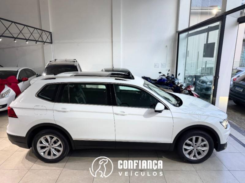 VOLKSWAGEN - TIGUAN - 2018/2019 - Branca - R$ 119.900,00